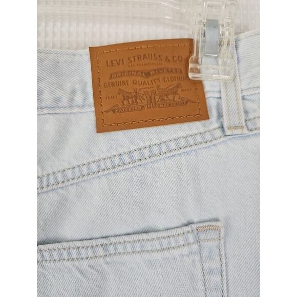 Levi's ~Woman Size 31~ Light Blue Denim 80s Mom Shorts 100% Cotton. - Picture 3 of 9